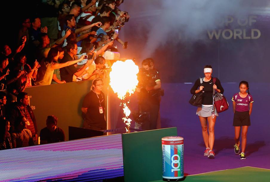 L’ingresso in campo di Maria Sharapova a Singapore (Getty Images)